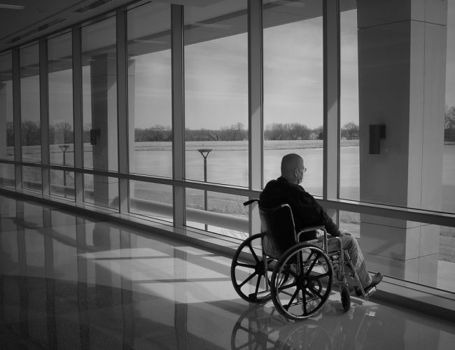 Kreftpasient i rullestol. Foto: Christine Gleason